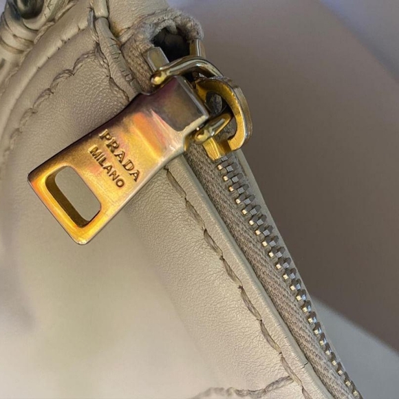 Authentic cream/white Prada shoulder bag used - Picture 11 of 16